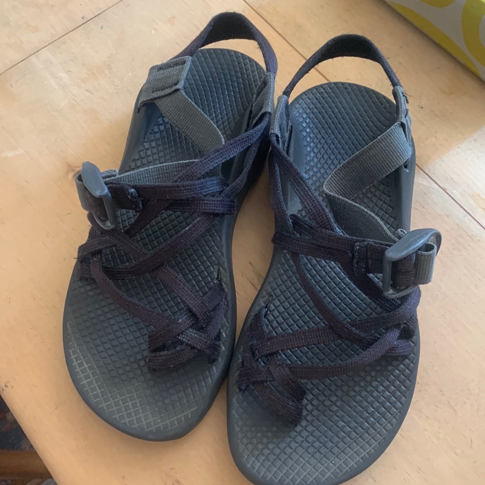 Women’s Adjustable Black Chacos